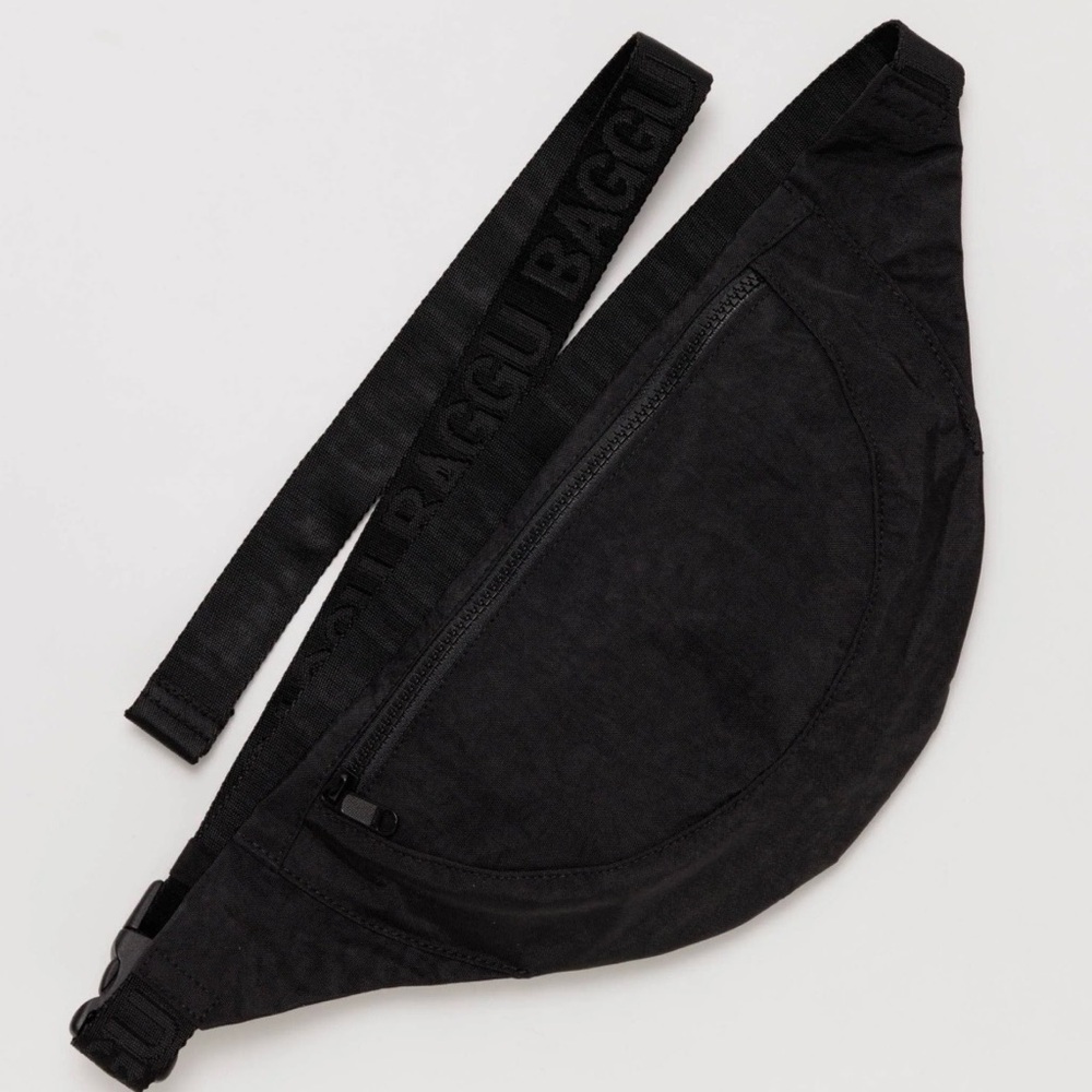 BAGGU crescent Fanny pack / black